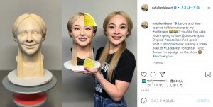 自身を模したセルフィーケーキとナタリーさん（画像は『Natalie Sideserf　2021年1月18日付Instagram「before and after I applied edible makeup to my ＃selfiecake」』のスクリーンショット）