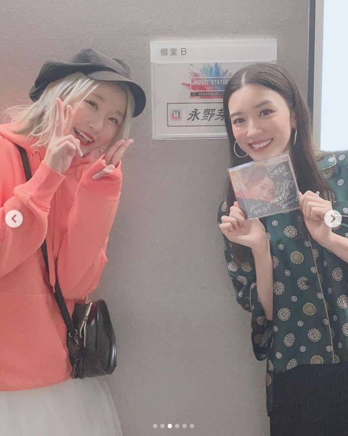 ハラミちゃんと永野芽郁（画像は『ハラミちゃん　2021年5月22日付Instagram「共演させていただいた方々と…」』のスクリーンショット）