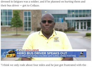 【海外発！Breaking News】スクールバスを乗っ取った男、子ども達の質問攻めにお手上げ（米）＜動画あり＞