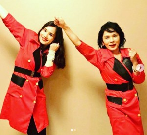 平野ノラと母・澄子さん（画像は『平野ノラ Nora Hirano　2017年10月30日付Instagram「平野ノラ・澄子（母61歳）出演」』のスクリーンショット）