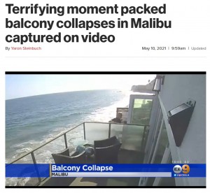 バルコニーは突然、限界を迎えてしまった（画像は『New York Post　2021年5月10日付「Terrifying moment packed balcony collapses in Malibu captured on video」』のスクリーンショット）