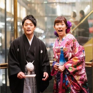 おばたのお兄さんと山崎夕貴アナ、結婚式での1枚（画像は『おばたのお兄さん　2021年2月20日付Instagram「おもしろい写真出てきた。」』のスクリーンショット）