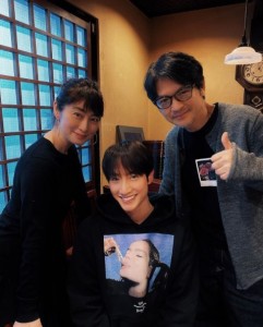 両親と緒形りょう（画像は『緒形 りょう Ryo Ogata　2020年3月9日付Instagram「With my lovely and wonderful parents」』のスクリーンショット）