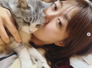 坂本美雨と愛猫“サバ美”（画像は『miu sakamoto　2021年5月5日付Instagram「Happy Birthday my LOVE」』のスクリーンショット）