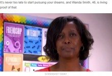 【海外発！Breaking News】学校清掃員だった女性、高校卒業から約30年後に同じ学校の教師に「ベストを尽くせば夢は叶う」（米）＜動画あり＞