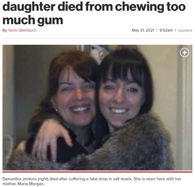 亡くなった娘の死因がガムの噛みすぎと信じる母親（左）（画像は『New York Post　2021年5月31日付「Heartbroken mom believes daughter died from chewing too much gum」（MEDIA WALES）』のスクリーンショット）