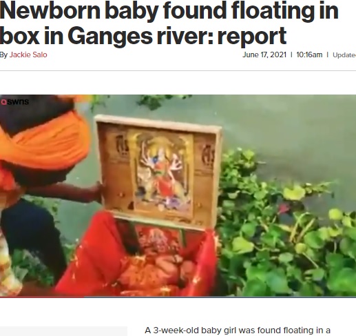 木箱の中に生きたまま入れられていた赤ちゃん（画像は『New York Post　2021年6月17日付「Newborn baby found floating in box in Ganges river: report」』のスクリーンショット）