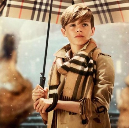 ロメオが12歳当時に出演した「バーバリー」のクリスマスCM（画像は『ROMEO　2018年2月23日付Instagram「Throwback」』のスクリーンショット）