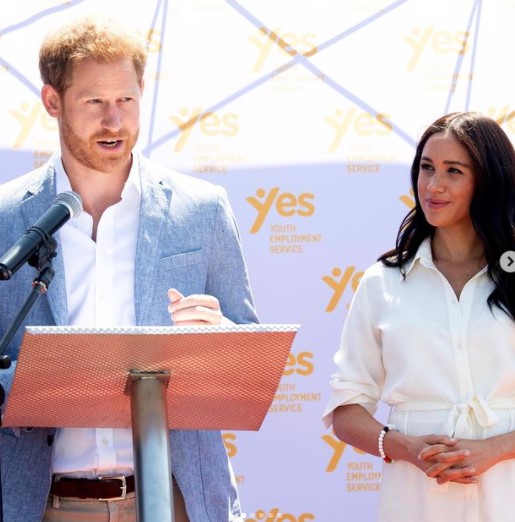 世界人口デーを記念する特別賞を受賞したヘンリー王子夫妻（画像は『The Duke and Duchess of Sussex　2019年10月2日付Instagram「In Tembisa, Johannesburg, today The Duke and Duchess visited to meet young entrepreneurs at the YES hub」』のスクリーンショット）