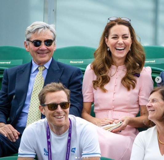 ウィンブルドン最終日を観戦したキャサリン妃と父マイケルさん（画像は『Duke and Duchess of Cambridge　2021年7月11日付Instagram「Great to have you back, ＠Wimbledon」』のスクリーンショット）