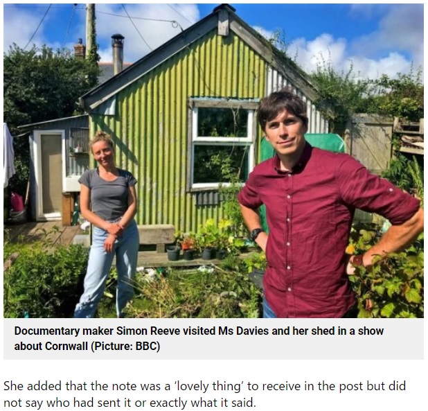 テレビ番組に登場した緑の小屋が宛名を書くヒントに（画像は『Metro　2021年7月1日付「Letter addressed to ‘woman in Cornwall shed’ arrives at its correct home」（Picture: BBC）』のスクリーンショット）