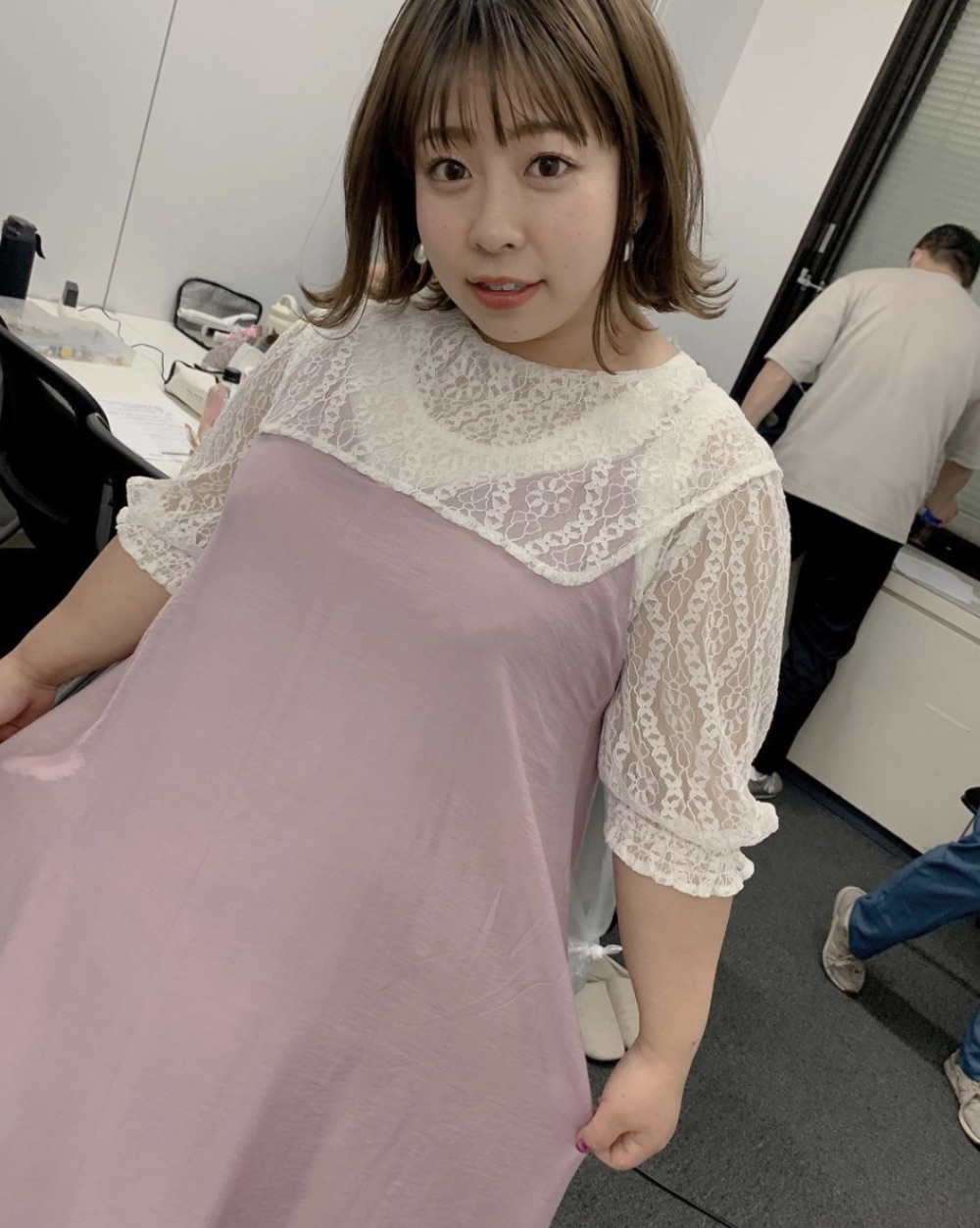 “牛脂”をこよなく愛する餅田コシヒカリ（画像は『餅田コシヒカリ　2021年5月24日付Instagram「この間の衣装がいつも着ない感じで可愛かった」』のスクリーンショット）