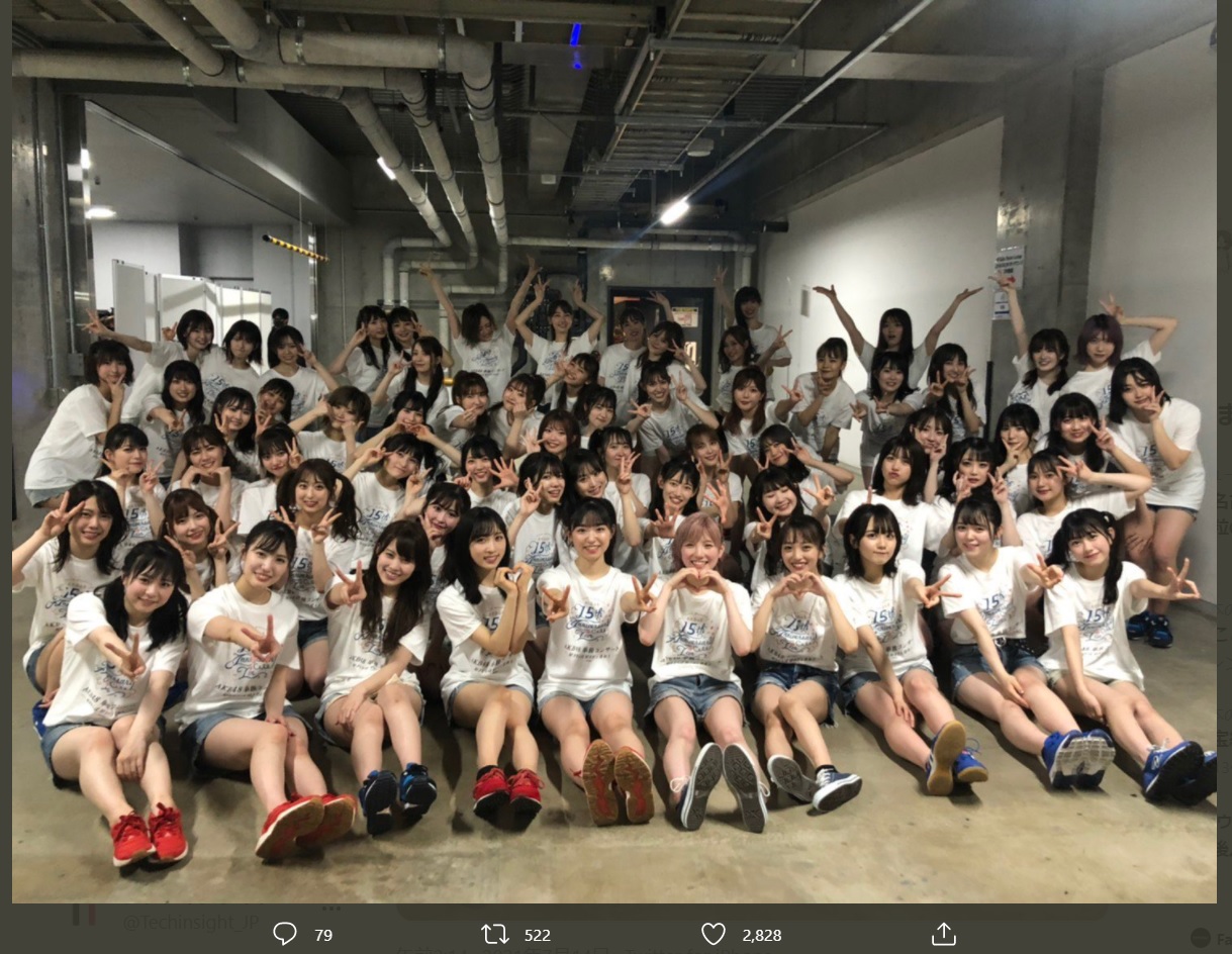 大西桃香が投稿したAKB48メンバー総勢91人の集合ショット（画像は『大西 桃香　2021年7月14日付Twitter「＃AKB48の大逆襲 AKB48は48人ではないです！」』のスクリーンショット）