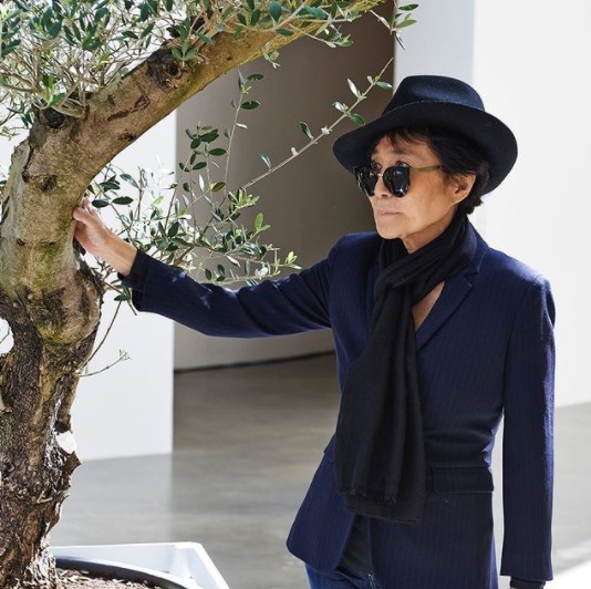 平和を象徴する『イマジン』をジョン・レノンと共作したオノ・ヨーコ（画像は『Yoko Ono　2020年12月22日付Instagram「Wish Tree, for Peace. Let’s keep wishing」』のスクリーンショット）