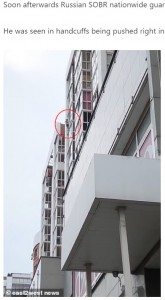 下から見上げると相当高い場所だったことが分かる（画像は『USA News Lab　2021年7月13日付「Russian father holds three-year-old son on window ledge for hours and threatens to drop him 150ft」（east2west news）』のスクリーンショット）