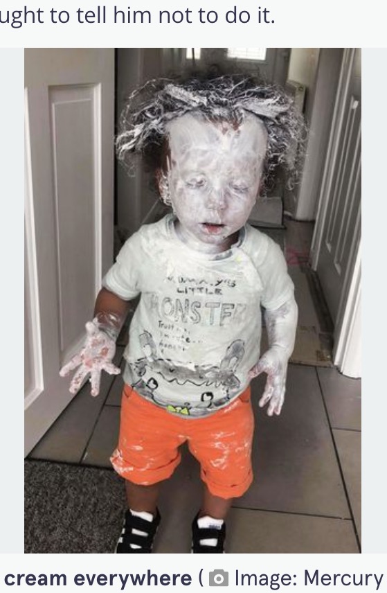 たった2分でこの有様（画像は『The Mirror　2021年8月2日付「「Mum red-faced after son smothers himself in tub of nappy cream in two minutes」（Image: Mercury Press ＆ Media）』のスクリーンショット）