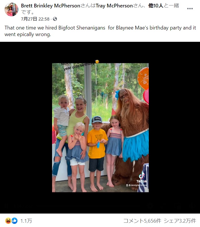 最後には誤解も解け、笑顔で記念写真を撮影（画像は『Brett Brinkley McPherson　2021年7月27日付Facebook「That one time we hired Bigfoot Shenanigans for Blaynee Mae’s birthday party and it went epically wrong.」』のスクリーンショット）