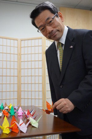 【海外発！Breaking News】米国で毎日1羽ずつ折り鶴を投稿する日本総領事　「祈り続けてくれてありがとう」感謝の声集まる＜動画あり＞