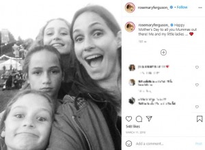 ローズマリーさんと3人の娘達（左中央がブリスさん）（画像は『Rose Ferguson　2018年3月11日付Instagram「Happy Mother’s Day to all you Mummas out there!」』のスクリーンショット）