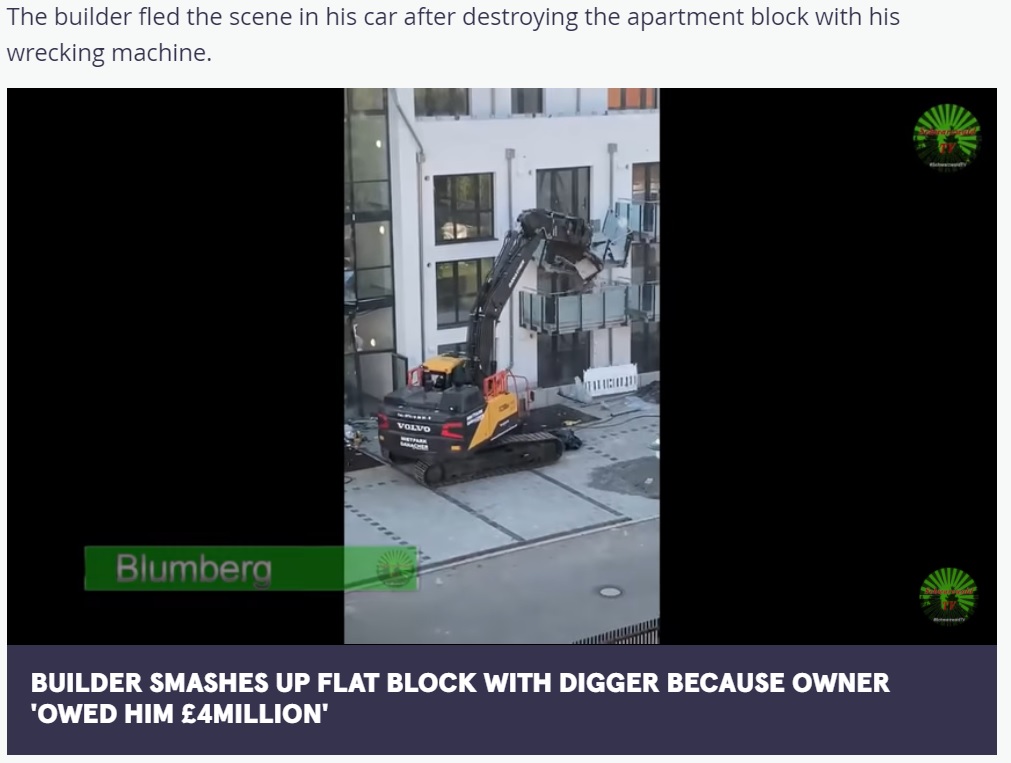 新築の建物が破壊される光景に近隣住民は唖然（画像は『The Mirror　2021年7月30日付「Builder smashes up flat block with digger because owner ‘owed him ￡4million’」』のスクリーンショット）