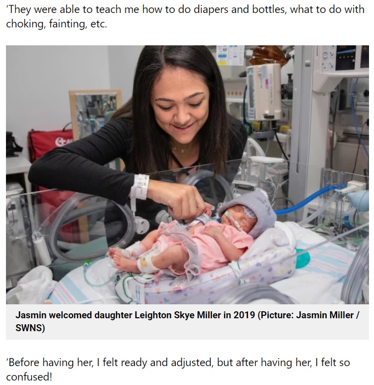 出産後、NICUで過ごしたレイトンちゃんと（画像は『Metro　2021年8月11日付「Woman who thought a sandwich had made her bloated discovers she’s five months pregnant」（Picture: Jasmin Miller / SWNS）』のスクリーンショット）