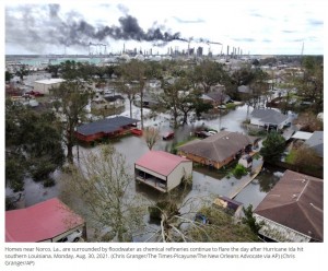 大型ハリケーンの影響で洪水が発生し町が水浸しに（画像は『Orlando Sentinel　2021年8月31日付「Fatal alligator attack investigated after Hurricane Ida floodwaters rise」（Chris Granger/The Times-Picayune/The New Orleans Advocate via AP）』のスクリーンショット）