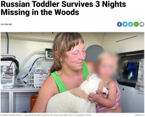 母親と無事に再会したリューダちゃん（画像は『The Moscow Times　2021年8月23日付「Russian Toddler Survives 3 Nights Missing in the Woods」（sledcom.ru）』のスクリーンショット）