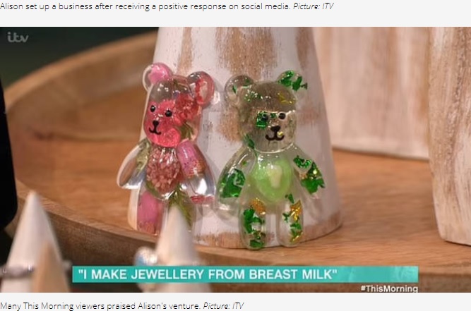 クマの中に歯が入った作品（右）（画像は『Heart Radio　2021年8月17日付「This Morning guest reveals she makes jewellery out of breastmilk」（Picture: ITV）』のスクリーンショット）