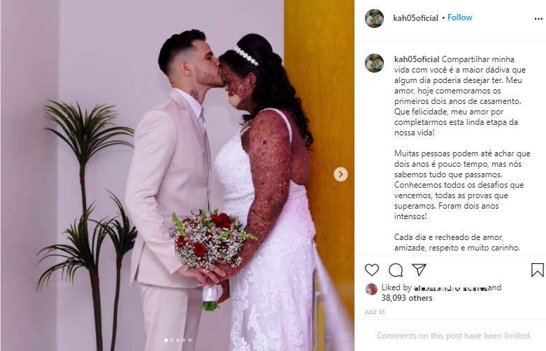 結婚式での2人（画像は『Káh　2021年7月31日付Instagram 「Compartilhar minha」』のスクリーンショット