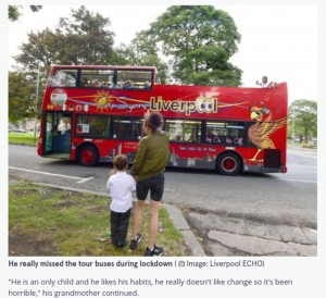 【海外発！Breaking News】観光バスに手を振り続けた4歳男児、運転手らの人気者に「君がいないとさみしいよ」（英）