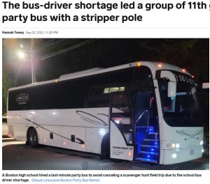 校外学習には似つかわしくないバスが到着（画像は『Business Insider　2021年9月22日付「The bus-driver shortage led a group of 11th graders to ride a party bus with a stripper pole」（Deluxe Limousine Boston Party Bus Rental）』のスクリーンショット）