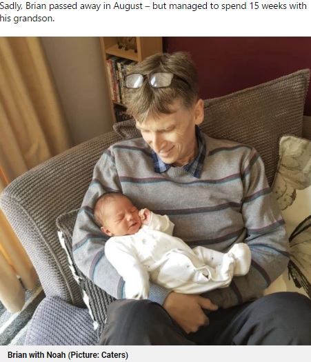 誕生したばかりの孫を抱っこするブライアンさん（画像は『Metro　2021年9月20日付「Woman has baby through IVF so dad with terminal cancer can meet his grandchild」（Picture: Caters）』のスクリーンショット）