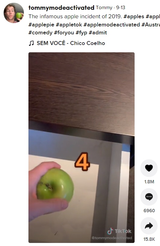 4個目のリンゴはベッドサイドテーブルの引き出しの中に（画像は『Tommy　2021年9月13日付TikTok「The infamous apple incident of 2019.」』のスクリーンショット）