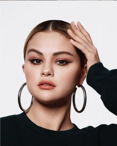 2018年頃までジャスティンと交際、破局を繰り返していたセレーナ・ゴメス（画像は『Selena Gomez　2021年8月31日付Instagram「I’m excited to share Perfect Strokes Universal Volumizing Mascara is now available only」』のスクリーンショット）