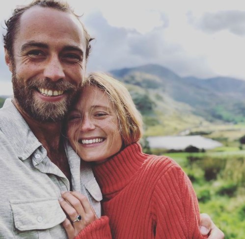 2019年10月に婚約を発表したジェームズさんとアリジーさん（画像は『James Middleton　2019年10月6日付Instagram「She said OUI」』のスクリーンショット）