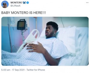 病室のベッドで出産間近のリル（画像は『MONTERO　2021年9月17日付Twitter「BABY MONTERO IS HERE!!!」』のスクリーンショット）
