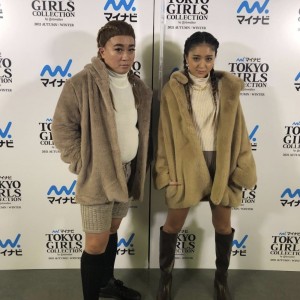 「東京ガールズコレクション 2021」で披露した双子コーデ（画像は『松尾駿　2021年9月4日付Instagram「みちょぱ」』のスクリーンショット）