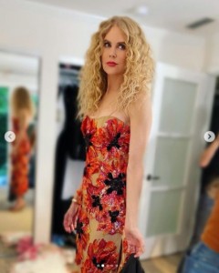 「Rodarte」の華やかなロングドレスを着たニコール（画像は『Nicole Kidman　2021年9月27日付Instagram「It was an honor to be included last night」』のスクリーンショット）