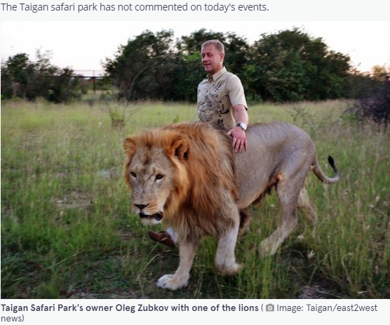 ライオン・ウィスパラーと呼ばれるオレグ・ズブコフ氏（画像は『The Mirror　2021年9月27日付「Tiger tears off baby’s thumb at safari park after ‘mum held son too close to barrier’」（Image: east2west news）』のスクリーンショット）
