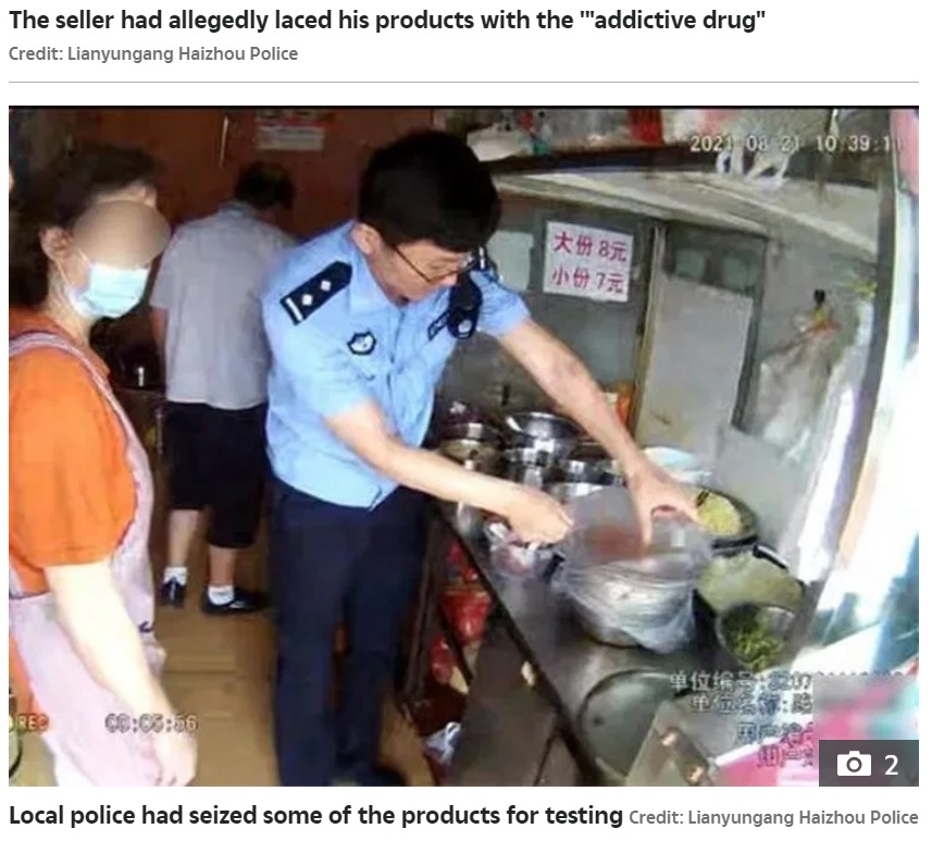 回収したサンプルから違法薬物が検出され、店全体が捜査対象に（画像は『The Sun　2021年9月11日付「FOOD ADDICTS Street food seller arrested for ‘adding OPIUM to his dishes’ to get ‘addicted’ customers coming back for more」（Credit: Lianyungang Haizhou Police）』のスクリーンショット）