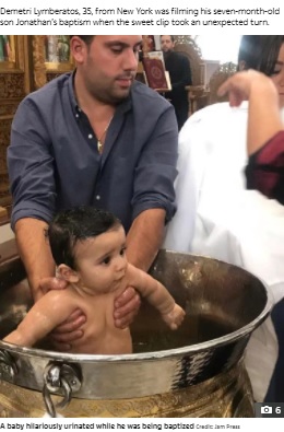 聖水のなかに沈められるジョナサン君（画像は『The Sun US　2021年9月8日付「BAPTISM BACKFIRE Hilarious moment baby barely misses priest after urinating during his Baptism」（Credit: Jam Press）』のスクリーンショット）