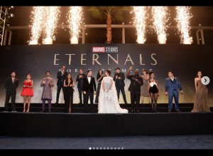 映画『エターナルズ』ワールドプレミアにて（画像は『Marvel Studios　2021年10月19日付Instagram「A night that’s Eternal」』のスクリーンショット）