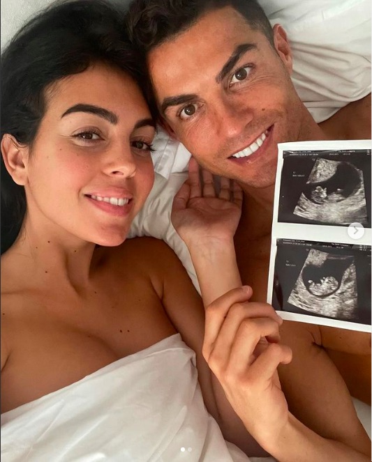 双子を授かったことを公表したロナウド＆ジョルジーナさん（画像は『Cristiano Ronaldo　2021年10月28日付Instagram「Delighted to announce we are expecting twins.」』のスクリーンショット）