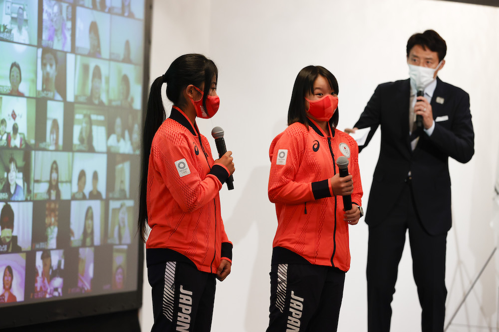 ファンからの質問に答える中山楓奈選手と西矢椛選手（C）日本オリンピック委員会
