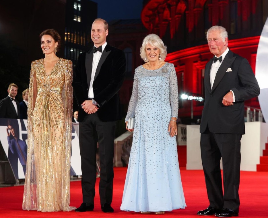 ワールドプレミアでのキャサリン妃、ウィリアム王子やチャールズ皇太子夫妻と（画像は『Duke and Duchess of Cambridge　2021年9月28日付Instagram「Wonderful to see ＠007 back on our big screens!」』のスクリーンショット）