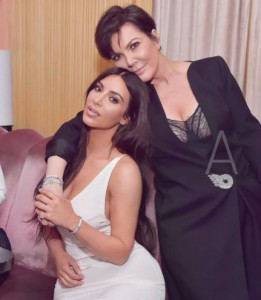 キムのHテープを流出させたと話題になった母クリス・ジェンナー（画像は『Kim Kardashian West　2021年5月10日付Instagram「Happy Mother’s Day Mom!!!!」』のスクリーンショット）