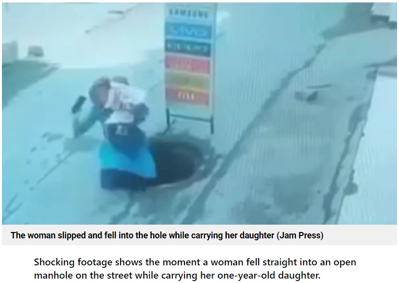 赤ちゃんを抱えたままスマホを持った女性、マンホールの開口部に気付かず（画像は『Metro　2021年10月18日付「Horrifying moment mum carrying baby falls into open manhole」（Jam Press）』のスクリーンショット）