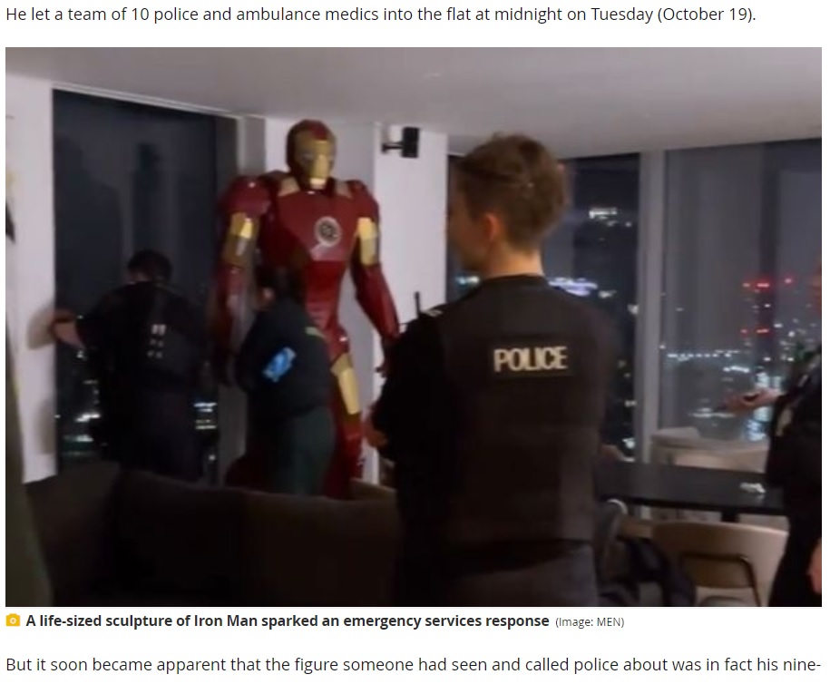 10人もの警察官らが自宅を訪れる事態に（画像は『Manchester Evening News　2021年10月20日付「Homeowner stunned as life-sized Iron Man model sparks major emergency services response」（Image: MEN）』のスクリーンショット）