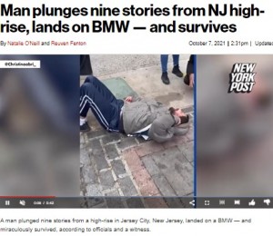 痛みで悶える男性（画像は『New York Post　2021年10月7日付「Man plunges nine stories from NJ high-rise, lands on BMW - and survives」（＠Christinaabri_）』のスクリーンショット）