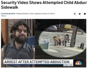 誘拐未遂で逮捕されたサンティアゴ、移送時には笑顔も（画像は『NBC New York　2021年10月12日付「Security Video Shows Attempted Child Abduction on Bronx Sidewalk」』のスクリーンショット）